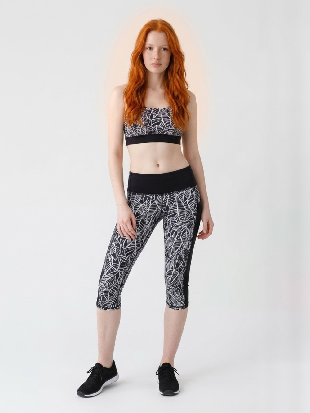 Lululemon Run A Marathon Crop II in Pretty Palm Black
Angel Wing / Black